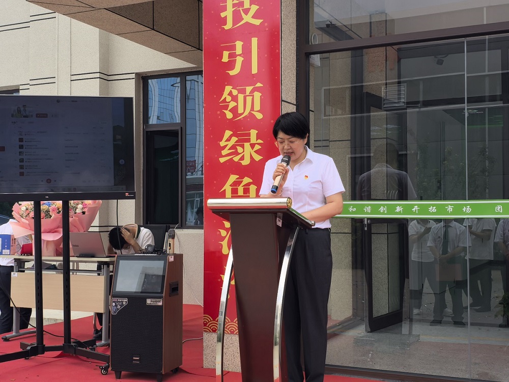 杨侠.jpg 杨侠.jpg
